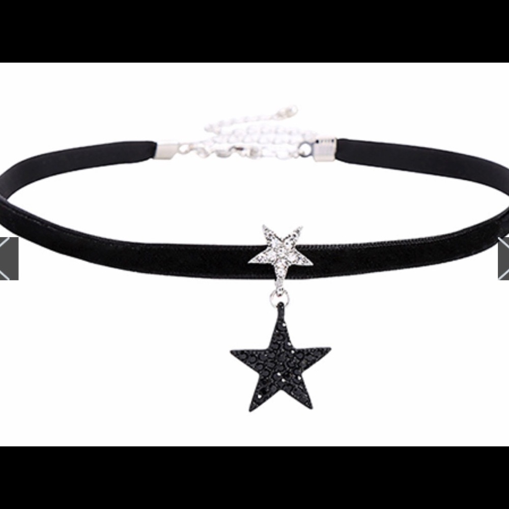 Gothic Velvet black star choker - Picture 2 of 3
